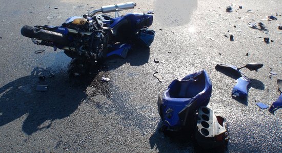 В Лимбажском крае насмерть разбился мотоциклист