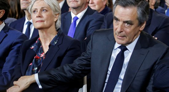 Власти Франции намерены судить экс-премьера Франсуа Фийона