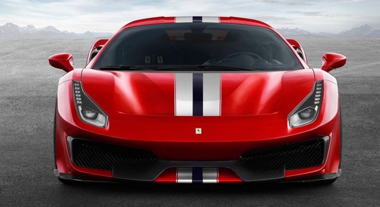 'Ferrari' šoferi tiesās par vismaz 100 eiro kukuli policistam
