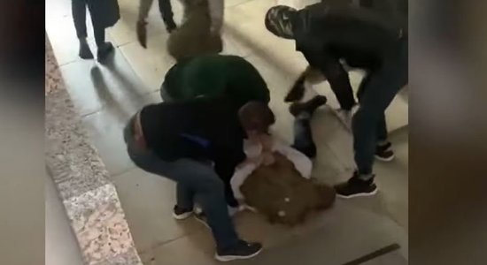 Video: Minskas Universitātē OMON aiztur studentus