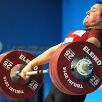 Плесниекс принес Латвии вторую медаль на чемпионате мира по тяжелой атлетике