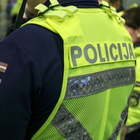 Par laupīšanu personu grupā Rīgā aizturēti četri jaunieši
