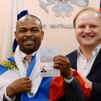 Rojs Džonss juniors: par godu Krievijas pilsonības iegūšanai iedzēru šņabi