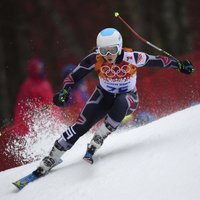 Tina Maze kļūst par divkārtējo olimpisko čempioni; latvietes nefinišē milzu slalomā