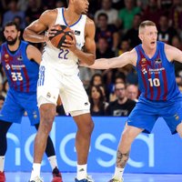 Šmits sāk pamatsastāvā, 'Barcelona' pārliecinoši zaudē pirmajā ACB finālspēlē