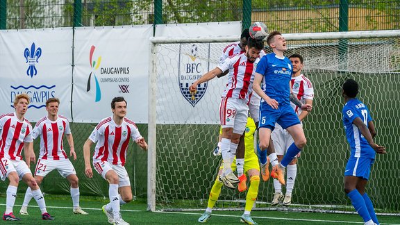 "Liepājas" un "Daugavpils" futbolisti