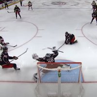 Video: Merzļikins iekļūst NHL nedēļas skaistāko atvairīto metienu TOP 10