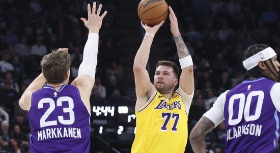 Dončičam blāvs sniegums viņa otrajā spēlē "Lakers" sastāvā