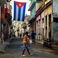 ASV mīkstinās ierobežojumus lidojumiem un naudas pārskaitījumu veikšanai uz Kubu