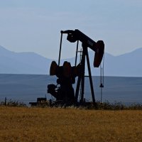 Страны ОПЕК и Россия договорились увеличить добычу нефти