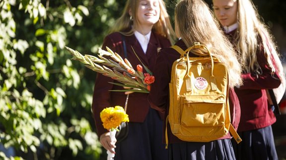 1. septembris Zinību diena pirmā skolas diena skolēni