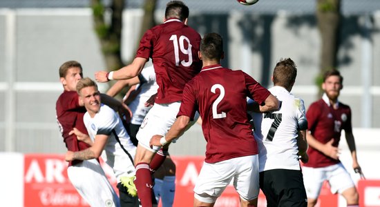 Латвия в рейтинге ФИФА потеряла две позиции, впервые в истории - двоевластие