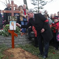 Евтушенко похоронили рядом с могилой Пастернака