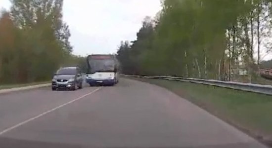 ВИДЕО: В Rīgas Satiksme завезли "гоночные" автобусы третьего маршрута?