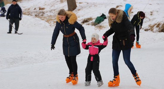 Rīgā sāk darboties slidotavas un slēpošanas trases