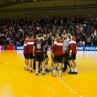 Latvijas handbolisti EČ kvalifikācijas turnīra priekšpēdējā spēlē zaudē Ungārijai