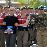 Turcijā sākas valsts apvērsumā aizdomās turēto masveida tiesas process