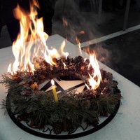 Lai degoša svece neizraisītu ugunsgrēku: VUGD drošības padomi