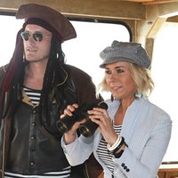 Ar atraktīvu ballīti Daugavā atklāj pirātu kuģīti