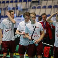 Latvijas U-19 florbolisti pasaules čempionāta ievadā pret Čehiju iztur divas trešdaļas