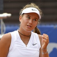 Tenisa savienība ieteikusi Bartonei nespēlēt ar agresorēm, tenisiste Vācijas pilsonību vairs negrib
