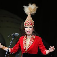 Вике-Фрейберга стала певицей, "отец туркменского народа" - писателем
