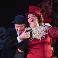 Foto: Daugavpils teātrī pirmizrādi piedzīvojusi operete 'Mistera Ikss noslēpums'