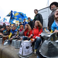 Kijevā tūkstošiem cilvēku protestē pret krāpšanos parlamenta vēlēšanās