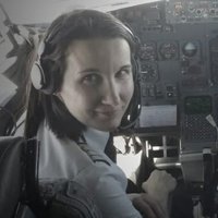 Debesis sievietes acīm: jūrmalniece Alīna stāsta par savām 'Boeing' kapteiņa gaitām