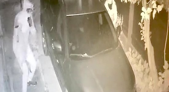 Video: Naktī Imantā divu minūšu laikā no pagalma nozog 'Volvo' spēkratu