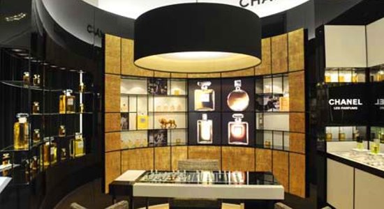 Магазины Chanel за рубежом не продают россиянам свой товар