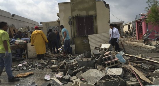 Tornado Meksikas pilsētā pie ASV robežas dzēš vismaz 13 dzīvības un ievaino 200 cilvēkus