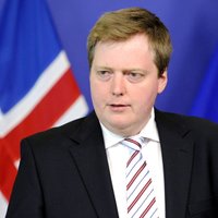 Islandes premjers pēc jautājuma par ofšora firmu aiziet no intervijas