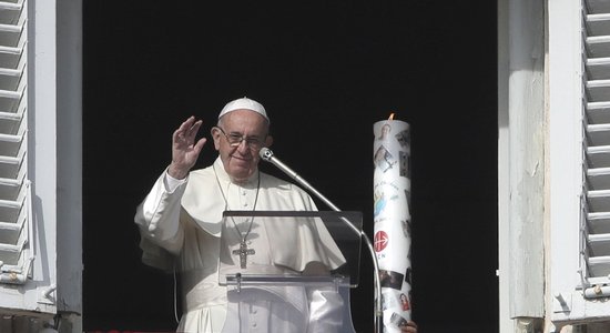 Ватикан: папа Римский успешно перенес операцию, у него нет осложнений
