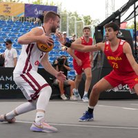 Latvija piedzīvo zaudējumu Eiropas spēļu 3x3 basketbola spēlē; pusfinālā tiksies ar Lietuvu