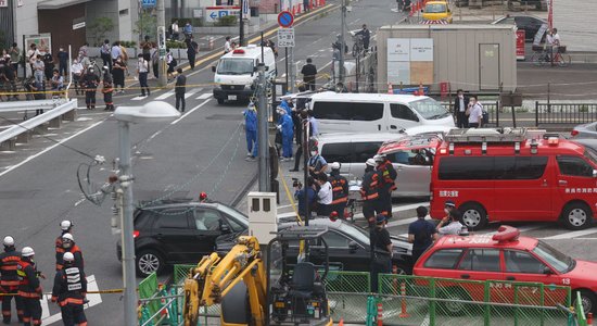 Japānā noticis atentāts pret bijušo premjeru Abi