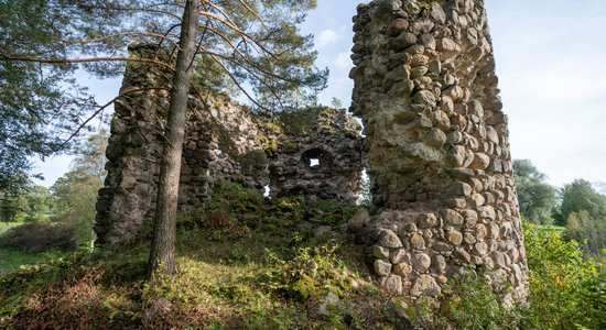 ФОТО. Руины Розбекского замка, который история не пощадила