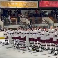 Video: Meksikāņi neatrod Latvijas himnu, latviešu hokejistes to braši nodzied pašas