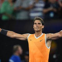 Nadals pārliecinoši apspēlē grieķu talantu Cicipu un iekļūst 'Australian Open' finālā