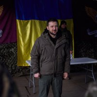 Zelenskis Donbasā apmeklē piefrontes reģionu