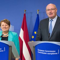 EK divu nedēļu laikā izskatīs iespējamos atbalsta piedāvājumus Latvijas piensaimniekiem, sola komisārs