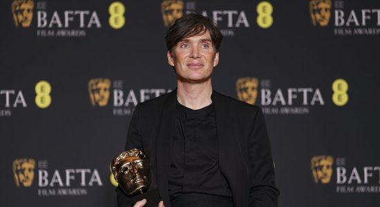 'Openheimers' triumfē Britu kinoakadēmijas balvu pasniegšanas ceremonijā