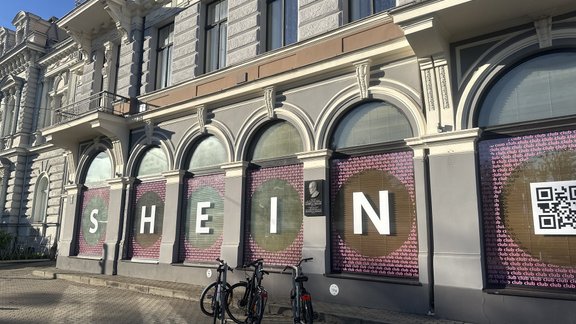 Vai tiesa, ka ātrās modes gigants "Shein" atvērs veikalu Rīgas centrā?