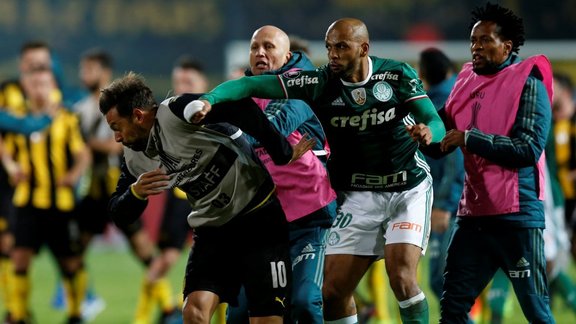 Palmeiras Felipe Melo fight Penarol Matias Mier