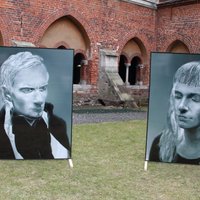 Fotoreportāža: Rīgas Doma dārzā atklāj jaunu mākslas galeriju