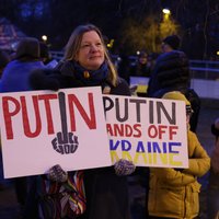 Krievijas iebrukuma Ukrainā atbalstītāju skaits Latvijā sarucis, liecina aptauja