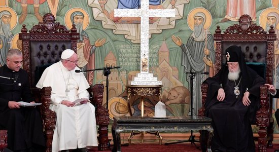 Pāvests Francisks Gruzijā netieši kritizē Krieviju