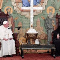 Pāvests Francisks Gruzijā netieši kritizē Krieviju