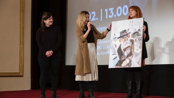 No kreisās: LKA Rīgas Kino muzeja pārstāves: Dace Grants, Ieva Andžāne, Agnese Logina. Foto: Didzis Grodzs