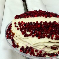Kūka Latvijas dzimšanas dienai – medus kūka no griķu miltiem